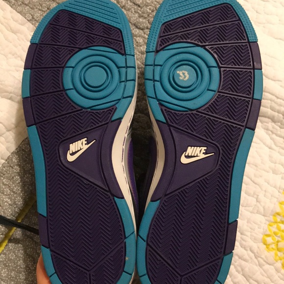 Nike shoes - Picture 2 of 2